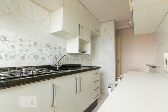 Cozinha de apartamento para alugar com 2 quartos, 46m² em Cangaíba, São Paulo