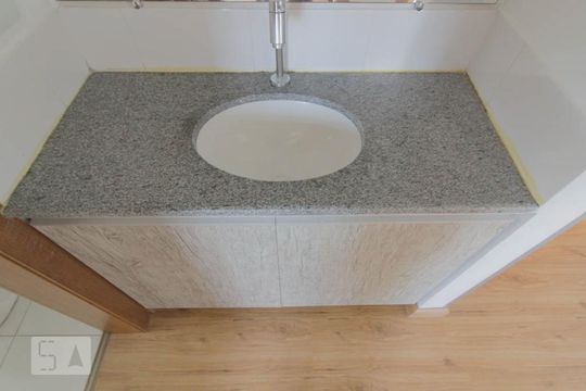 Banheiro de apartamento para alugar com 3 quartos, 68m² em Fazendinha, Curitiba