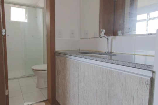 Banheiro de apartamento para alugar com 3 quartos, 68m² em Fazendinha, Curitiba