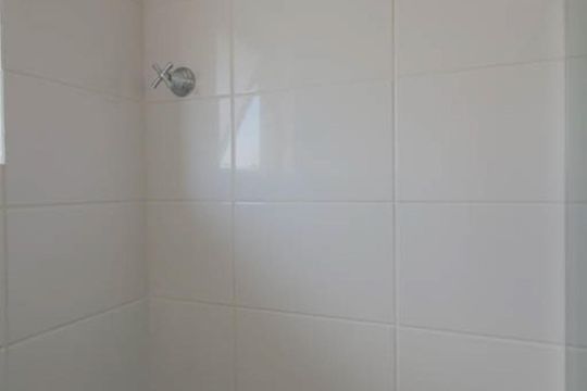 Banheiro de apartamento para alugar com 3 quartos, 68m² em Fazendinha, Curitiba