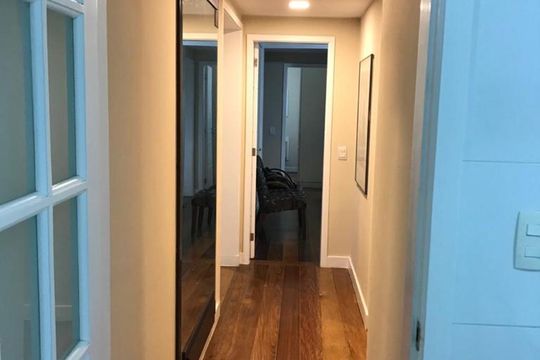 Corredor de apartamento à venda com 4 quartos, 240m² em Barra da Tijuca, Rio de Janeiro