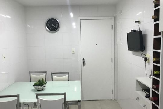 Cozinha de apartamento à venda com 4 quartos, 240m² em Barra da Tijuca, Rio de Janeiro
