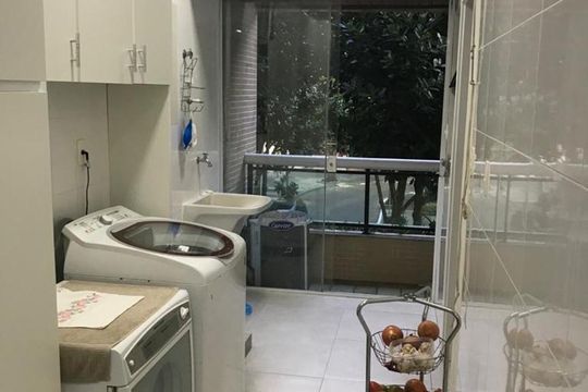 Cozinha de apartamento à venda com 4 quartos, 240m² em Barra da Tijuca, Rio de Janeiro