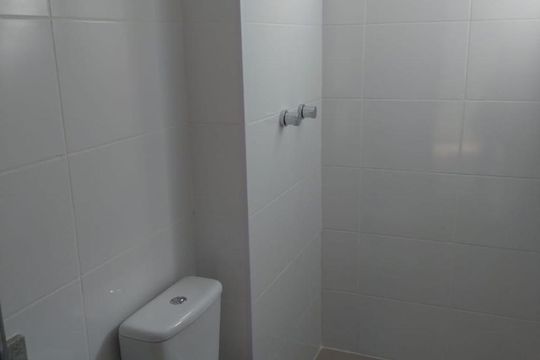 Banheiro de apartamento à venda com 2 quartos, 43m² em Jardim Íris, São Paulo