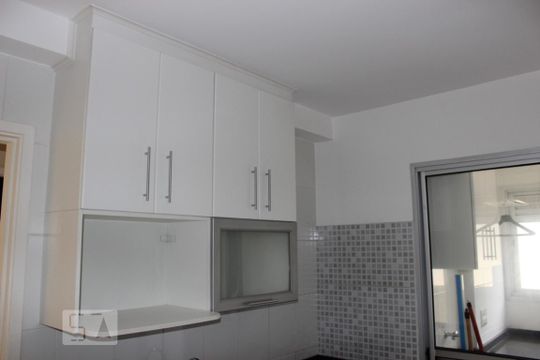 Cozinha de apartamento para alugar com 2 quartos, 50m² em Vila Siqueira, São Paulo