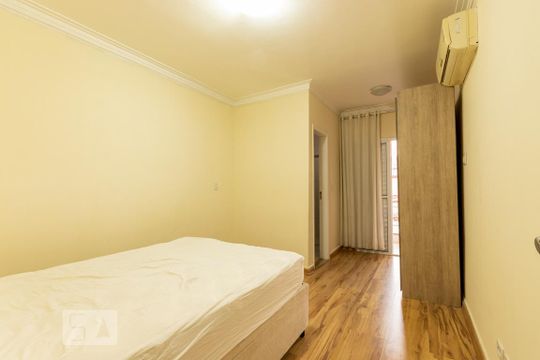Suíte 1 de casa à venda com 3 quartos, 250m² em Vila Guilhermina, São Paulo