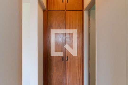 Corredor de apartamento à venda com 1 quarto, 54m² em Botafogo, Campinas