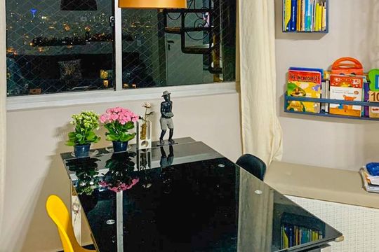 Mesa de apartamento à venda com 2 quartos, 110m² em Jardim Adhemar de Barros, São Paulo