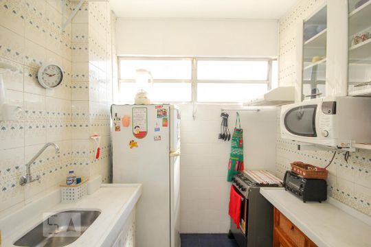 Cozinha de apartamento para alugar com 2 quartos, 50m² em Copacabana, Rio de Janeiro