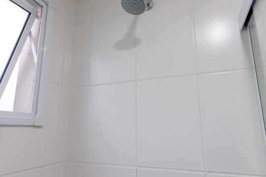 Banheiro quarto 2 suíte - chuveiro de apartamento para alugar com 2 quartos, 60m² em Jardim Flor da Montanha, Guarulhos