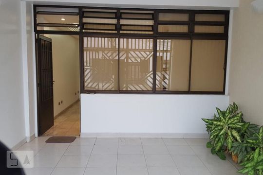 entrada de casa para alugar com 3 quartos, 180m² em Penha de França, São Paulo