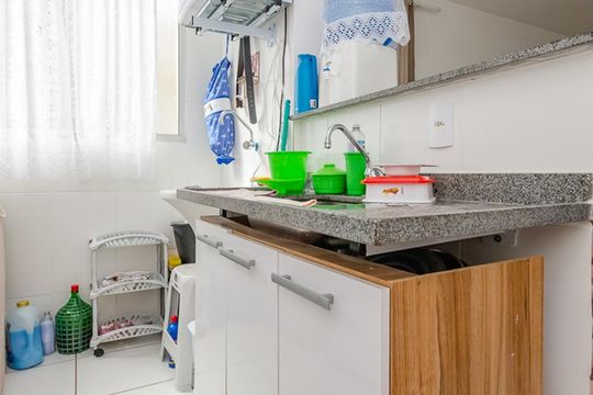 Cozinha de apartamento para alugar com 2 quartos, 45m² em Cinquentenário, Belo Horizonte