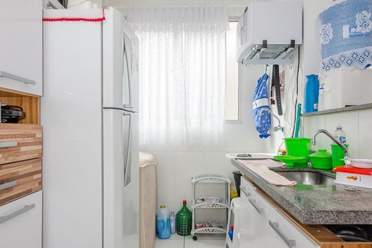 Cozinha de apartamento para alugar com 2 quartos, 45m² em Cinquentenário, Belo Horizonte
