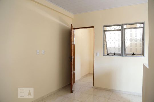 Casa para alugar com 2 quartos, 50m² em Parque Pinheiros, Taboão da Serra