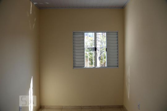 Quarto 1 de casa para alugar com 2 quartos, 50m² em Parque Pinheiros, Taboão da Serra