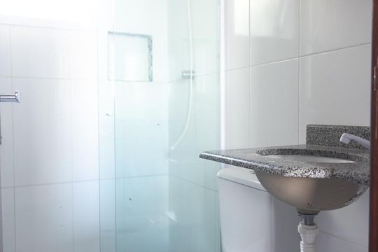 Banheiro da Suíte de apartamento à venda com 2 quartos, 50m² em Vila Lucinda, Santo André