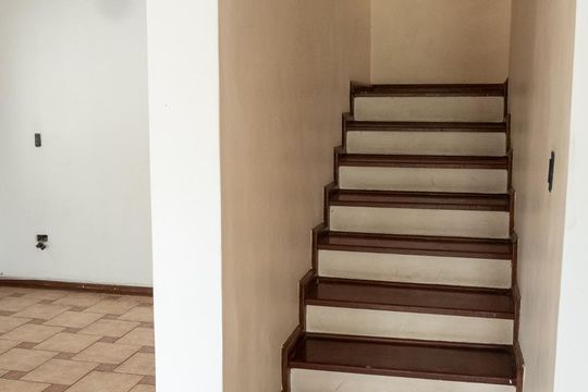 Escadas de casa à venda com 3 quartos, 220m² em Vila Taquari, São Paulo