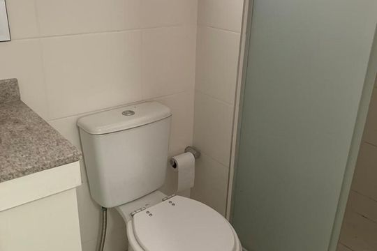 Banheiro de kitnet/studio para alugar com 0 quarto, 37m² em Indianópolis, São Paulo