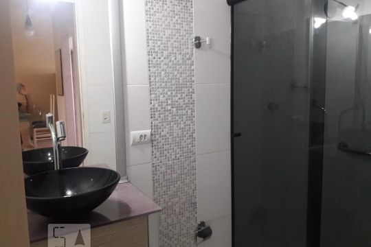 banheiro de apartamento para alugar com 2 quartos, 65m² em Jardim Paulicéia, Campinas