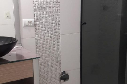 banheiro de apartamento para alugar com 2 quartos, 65m² em Jardim Paulicéia, Campinas