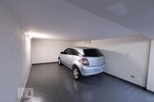 Garagem de casa à venda com 3 quartos, 169m² em Jardim Avelino, São Paulo