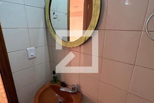 Banheiro da Garagem de casa à venda com 3 quartos, 240m² em Vila Romana, São Paulo