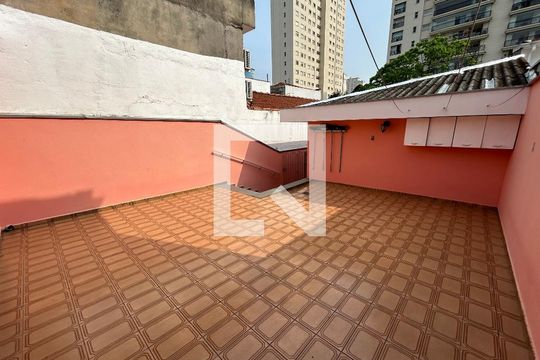 Quintal dos Fundos de casa à venda com 3 quartos, 240m² em Vila Romana, São Paulo