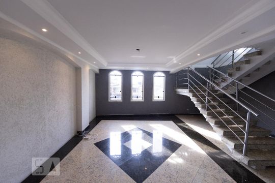 Sala de casa para alugar com 4 quartos, 500m² em Jardim Haia do Carrão, São Paulo