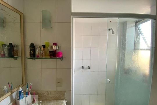 Banheiro de apartamento para alugar com 3 quartos, 110m² em Laranjeiras, Rio de Janeiro