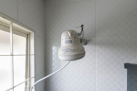 Chuveiro de casa à venda com 2 quartos, 66m² em Vila Alto de Santo André, Santo André