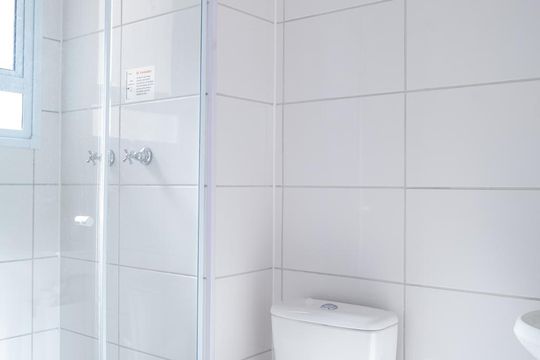 Banheiro de apartamento à venda com 2 quartos, 42m² em Vila Ema, São Paulo