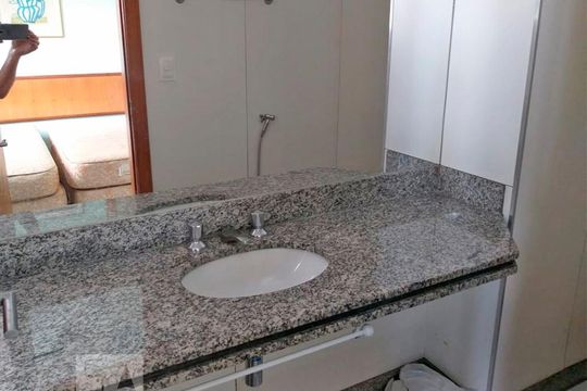 Apartamento para alugar com 1 quarto, 40m² em Lourdes, Belo Horizonte