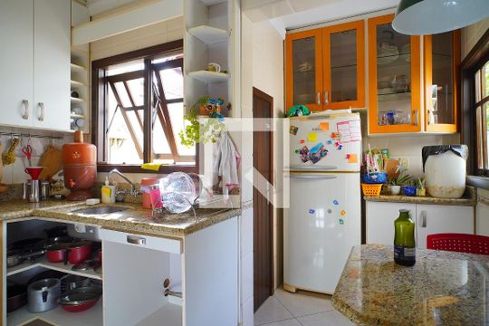 Cozinha de casa de condomínio à venda com 4 quartos, 250m² em Tristeza, Porto Alegre