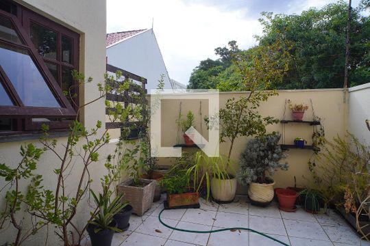 Pátio de casa de condomínio à venda com 4 quartos, 250m² em Tristeza, Porto Alegre