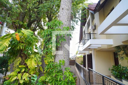 Fachada de casa de condomínio à venda com 4 quartos, 250m² em Tristeza, Porto Alegre