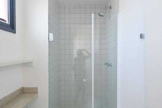 Banheiro de apartamento à venda com 1 quarto, 35m² em Pinheiros, São Paulo