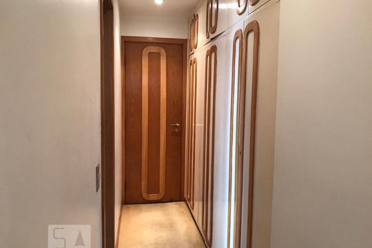 Corredor de apartamento à venda com 3 quartos, 239m² em Vila Andrade, São Paulo