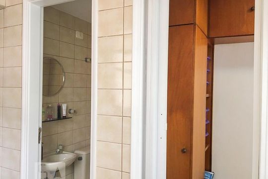 Quarto e Banheiro de Serviço de apartamento à venda com 3 quartos, 135m² em Jardim Vila Mariana, São Paulo