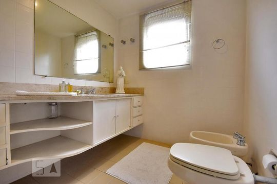 Banheiro da suíte 2 de apartamento à venda com 4 quartos, 590m² em Vila Andrade, São Paulo