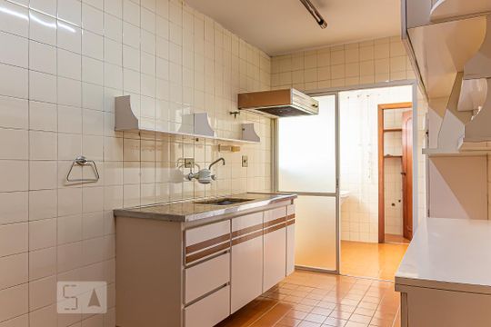 Cozinha de apartamento para alugar com 2 quartos, 64m² em Aclimação, São Paulo