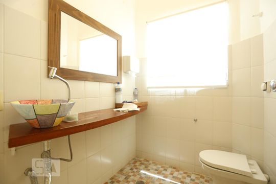 Banheiro de casa para alugar com 3 quartos, 180m² em Santa Cecília, São Paulo