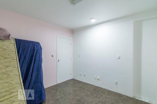 Quarto de casa à venda com 5 quartos, 380m² em Vila Helena, Santo André