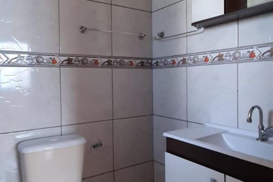 Banheiro de apartamento para alugar com 2 quartos, 60m² em Protásio Alves, Porto Alegre
