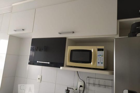 Cozinha de apartamento para alugar com 2 quartos, 44m² em Água Branca, São Paulo