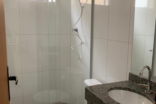 Banheiro Social de apartamento para alugar com 2 quartos, 75m² em Vila Santa Virginia, São Paulo
