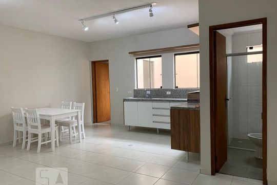 Sala e Cozinha de apartamento para alugar com 2 quartos, 75m² em Vila Santa Virginia, São Paulo