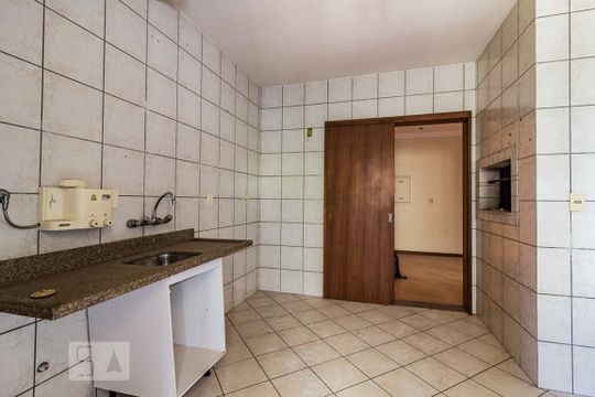 Cozinha de apartamento para alugar com 3 quartos, 103m² em Jardim Lindóia, Porto Alegre