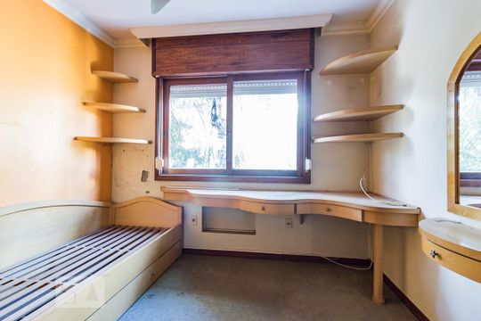 Dormitório de apartamento para alugar com 3 quartos, 103m² em Jardim Lindóia, Porto Alegre