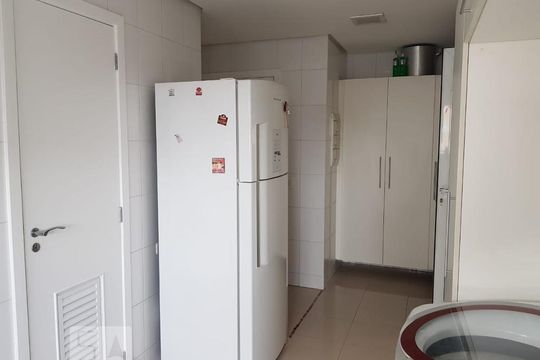 Área de  Serviço de apartamento para alugar com 3 quartos, 250m² em Jardim Fonte do Morumbi, São Paulo