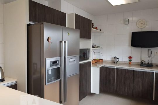 Cozinha de apartamento para alugar com 3 quartos, 250m² em Jardim Fonte do Morumbi, São Paulo